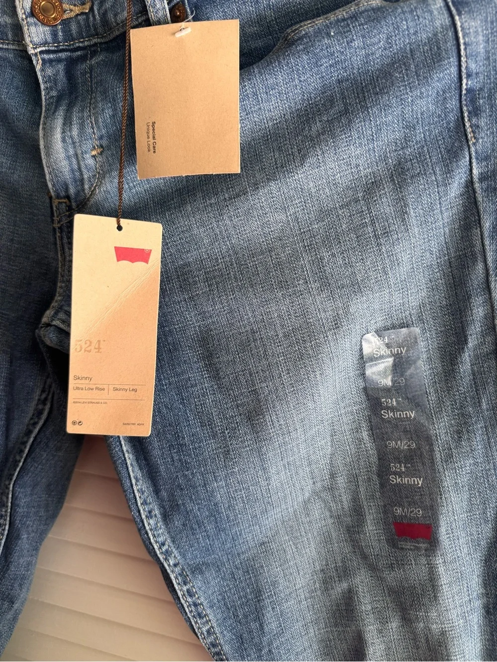 NWT Levi's 524 Skinny Jeans Medium Wash Denim Size 9M / 29